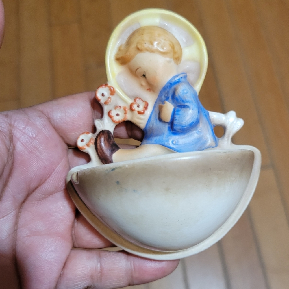 Hummel Figurine: 36/0, Child With Flowers - Water Font